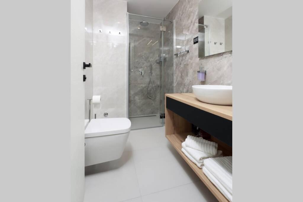 Apartment Marena - Trees To Seas Luxury Escape